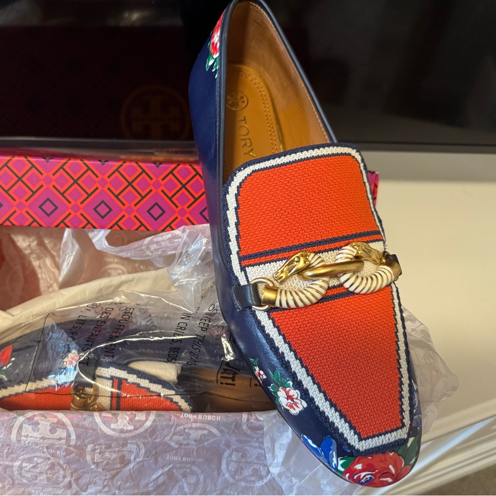 Tory Burch loafer brand new 71/2.
